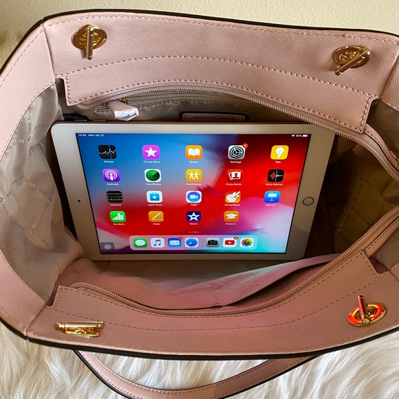 Michael Kors - Picture 3 of 8